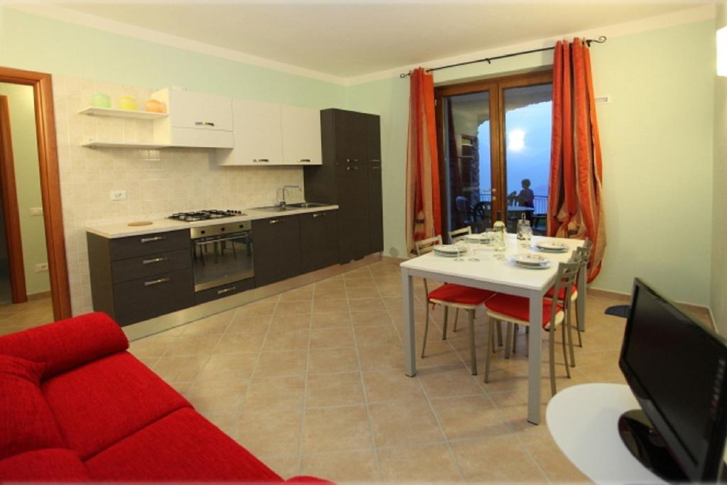 Aparthotel La Casa Di Pericle Brenzone sul Garda Zimmer foto